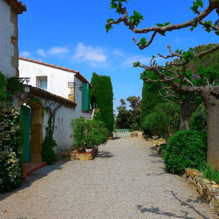 Logis Le Relais Du Val D'orbieu Hotel 3*